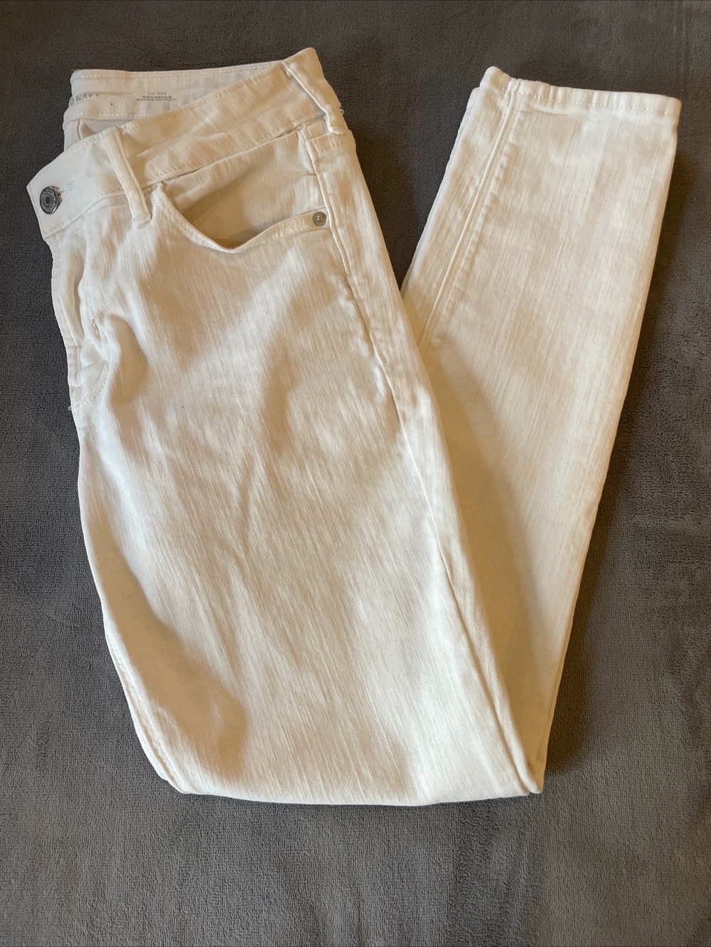 Old Navy Mid Rise Rockstar Super Skinny White Jeans Size 4 Women’s